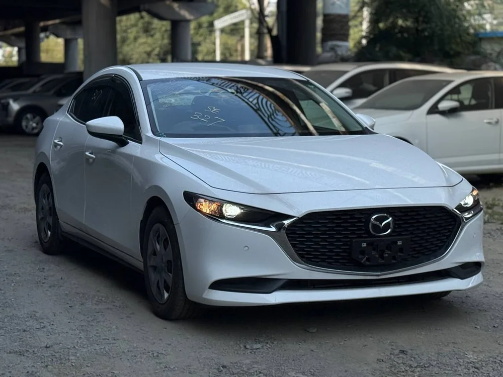 Mazda 3 — фото из канала Pacific Way